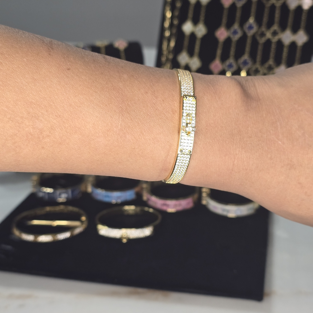 Elegant Gold Bracelet